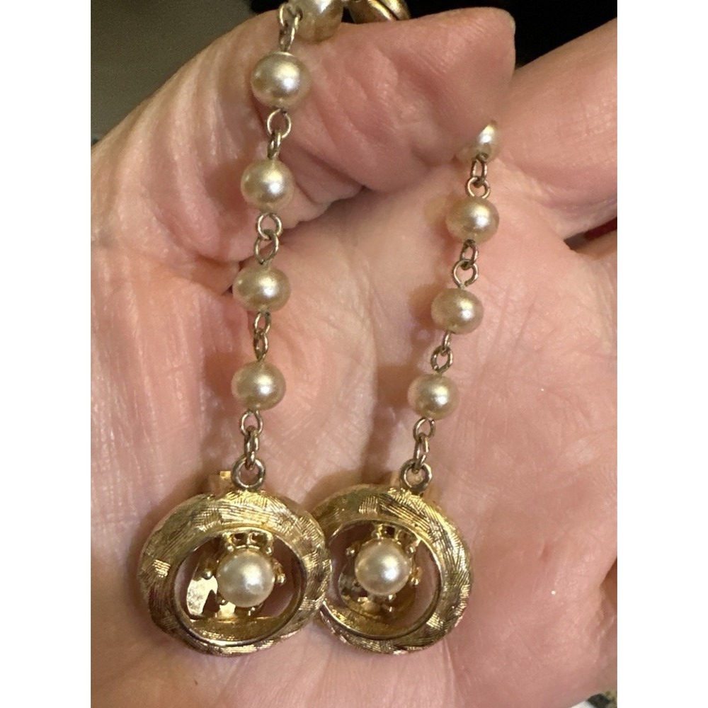 Vintage Sweater Clip Gold Tone Faux Pearl Cardigan Lapel Chain with snap closure